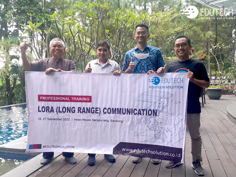 Training LoRa (Long Range) Technology